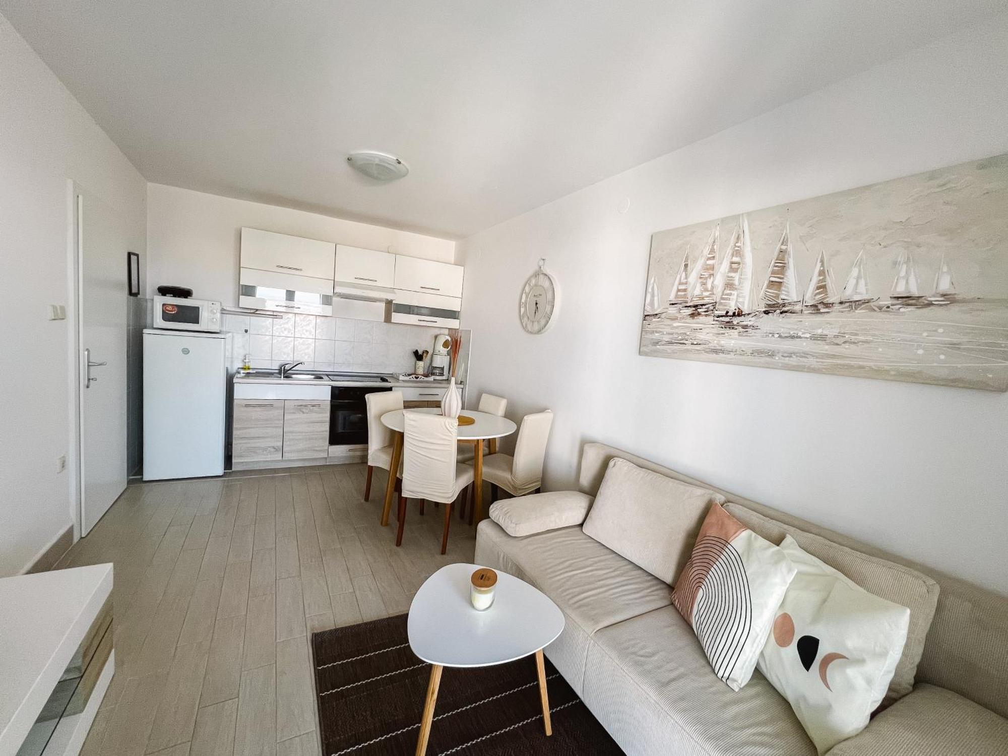 Modern Apartment In The Heart Of Njivice Ngoại thất bức ảnh